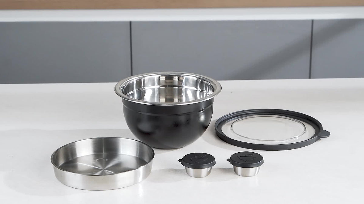 Load video: Kaiser Chef salad bowl kit demonstration